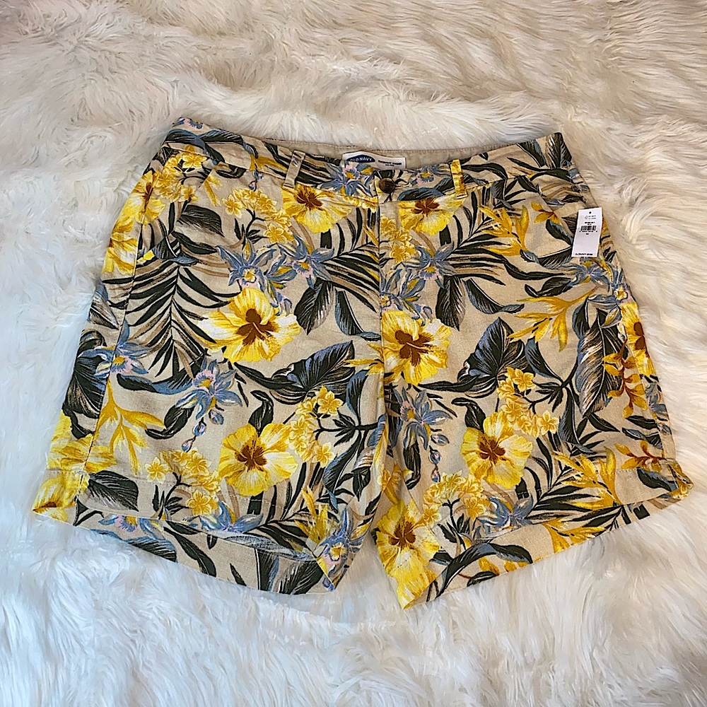 Old Navy NWT yellow & tan tropical floral everyday short mid-rise size 14
